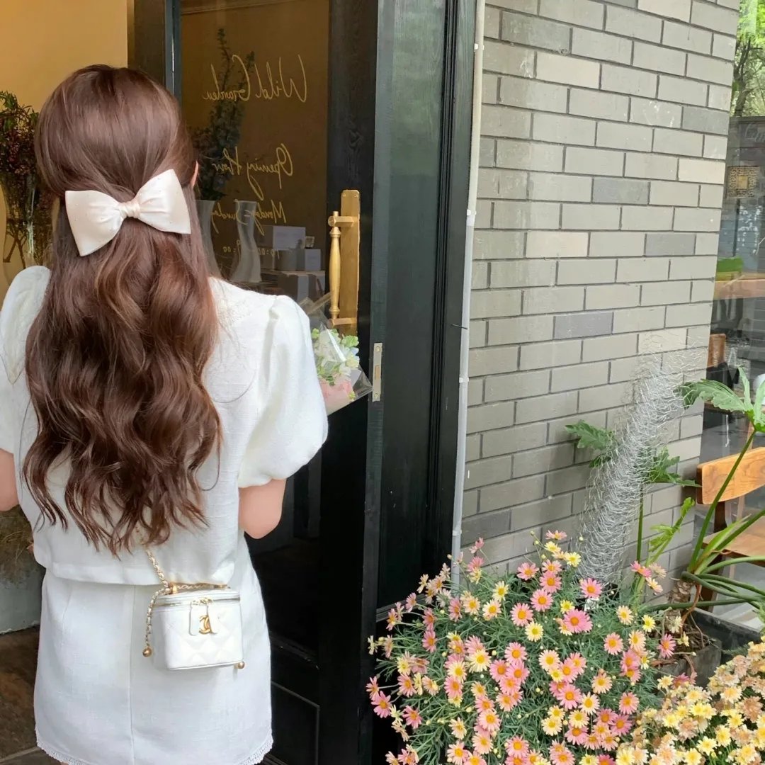 照片中的女孩